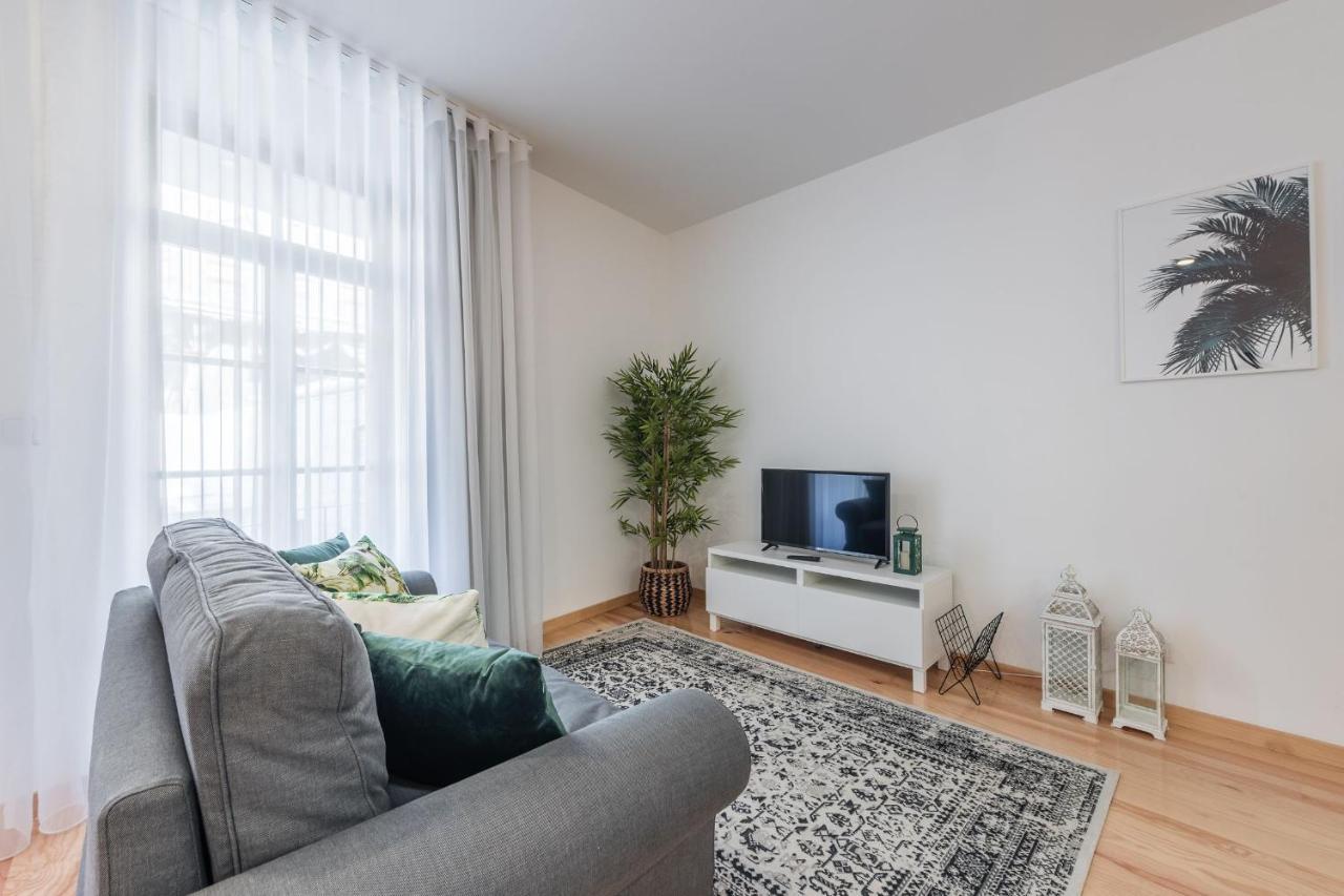 Lovelystay - 1Br Flat W Ac And Balcony By Aliados OOporto Exteriör bild